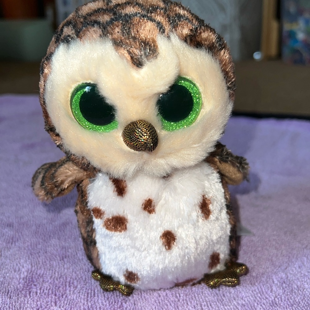 TY beanie baby Sammy colors brown, tan, and white.